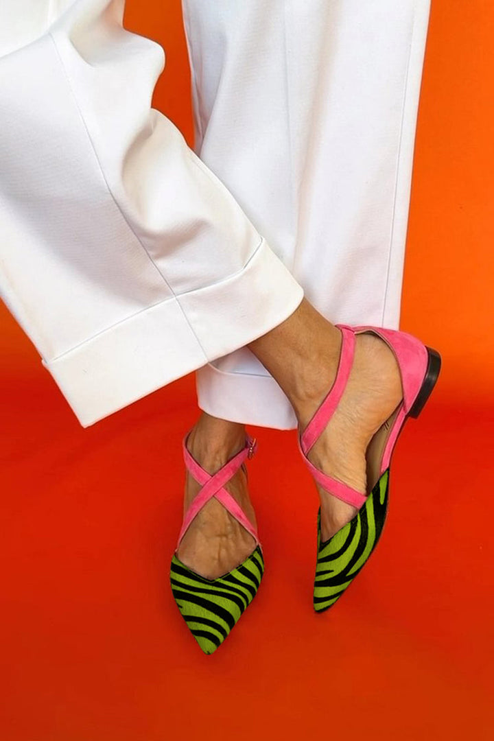 Linali™ | Flat Sandals with Zebra Pattern and Crossed Ankle Straps